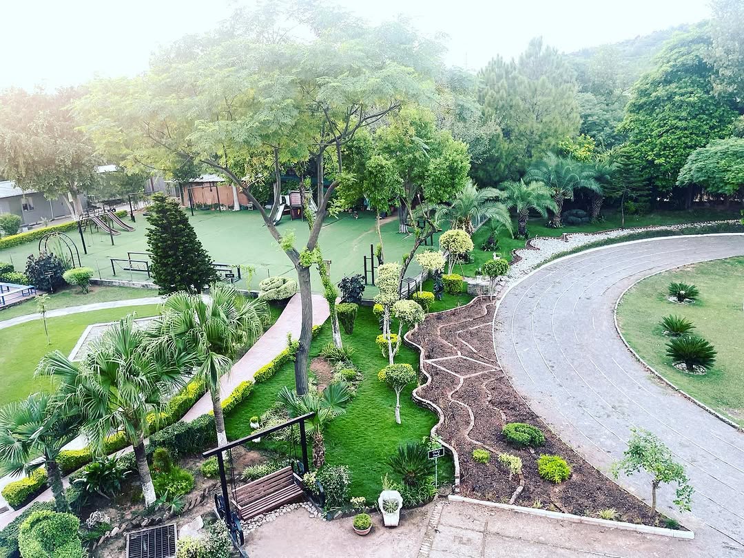 Aerial view of the PSI campus grounds